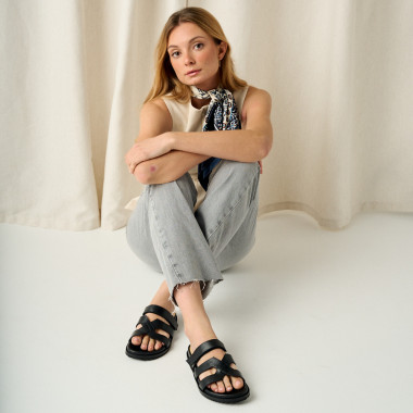 Sandalia bio lucía en color negro con vista desde arriba en primer plano - MONPIEL 2