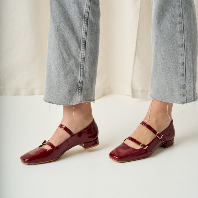 Lolina patent Mary Jane low heel in burgundy, perspective view of steps - MONPIEL