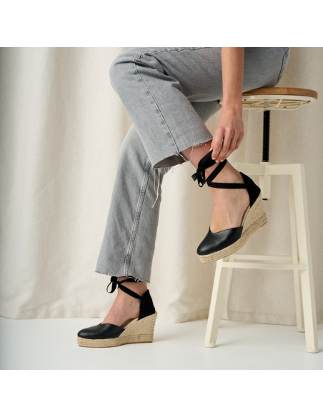 Espadrille à talon compensé Elba en cuir noir avec détail de laçage - MONPIEL