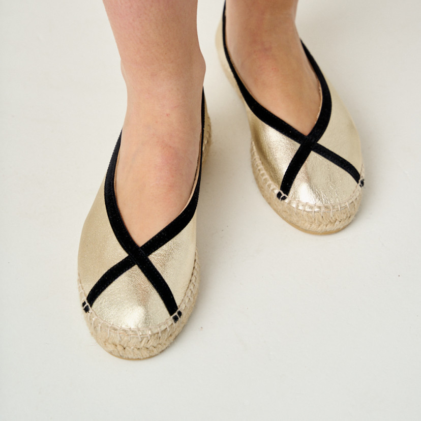 Gaia platinum ballerina espadrille, top view, close-up detail of the toe - MONPIEL