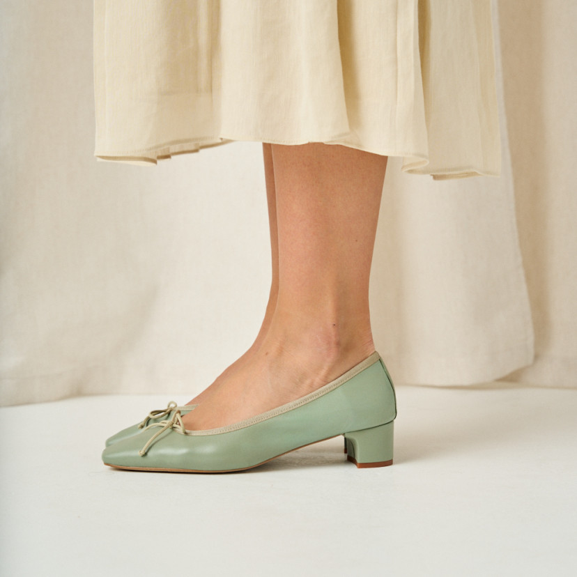Manuela bow detail kitten heel ballerina in mint green, side view, close-up - MONPIEL