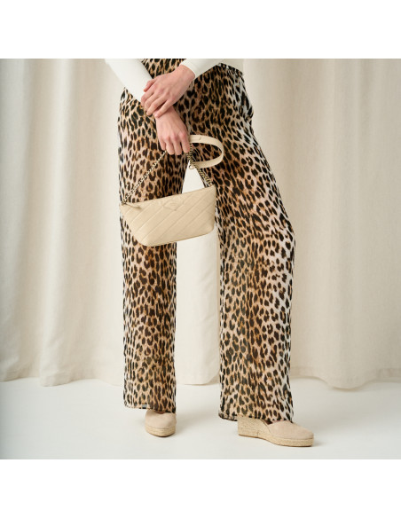 Petit sac en cuir matelassé New York pour femme, couleur beige, vue de face, plan moyen - MONPIEL