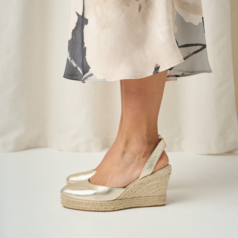 Platinum leather wedge espadrille with side view, close-up - MONPIEL