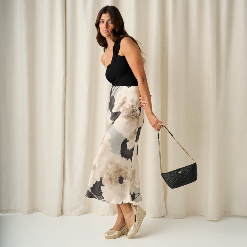 Platinum leather wedge espadrille with perspective view and handbag in hand in motion - MONPIEL