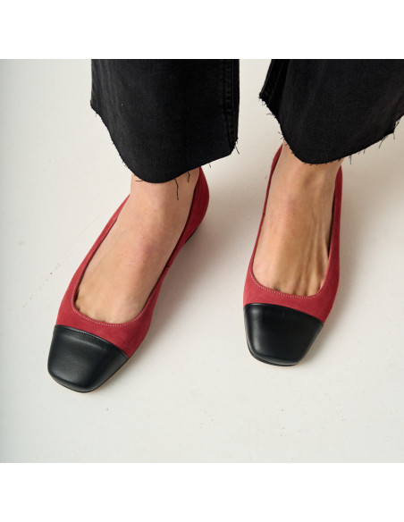 Zapato de mujer punta cuadrada de piel en color rosa ante con puntera negra, vista desde arriba - MONPIEL Zapato de mujer punta cuadrada de piel en color rosa ante con puntera negra, vista desde arriba - MONPIEL