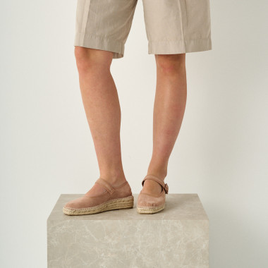 Espadrilles Mary Jane Cuba en beige avec paillettes, vue de profil, sur un tapis - MONPIEL 2