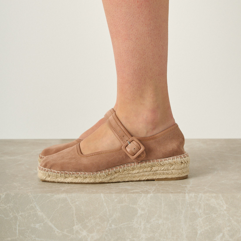 Cuba Mary Jane espadrille in pale pink with side view in close-up - MONPIEL