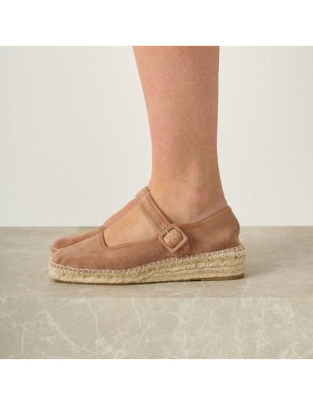 Alpargata mercedita cuba en color rosa palo con vista de perfil en primer plano - MONPIEL