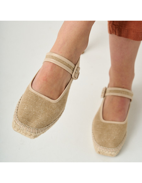 Espadrille Mary Jane Cuba in beige with sparkle, viewed from above, legs crossed - MONPIEL Espadrille Mary Jane Cuba in beige with sparkle, viewed from above, legs crossed - MONPIEL