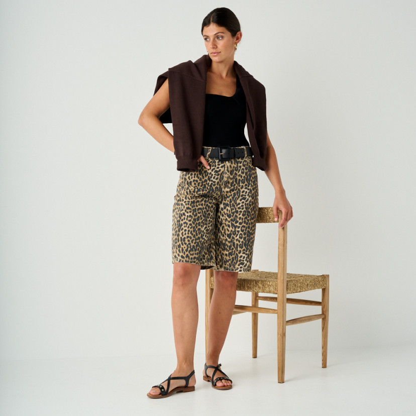 Studded crossover sandal Bari in black, full shot with leather belt - MONPIEL