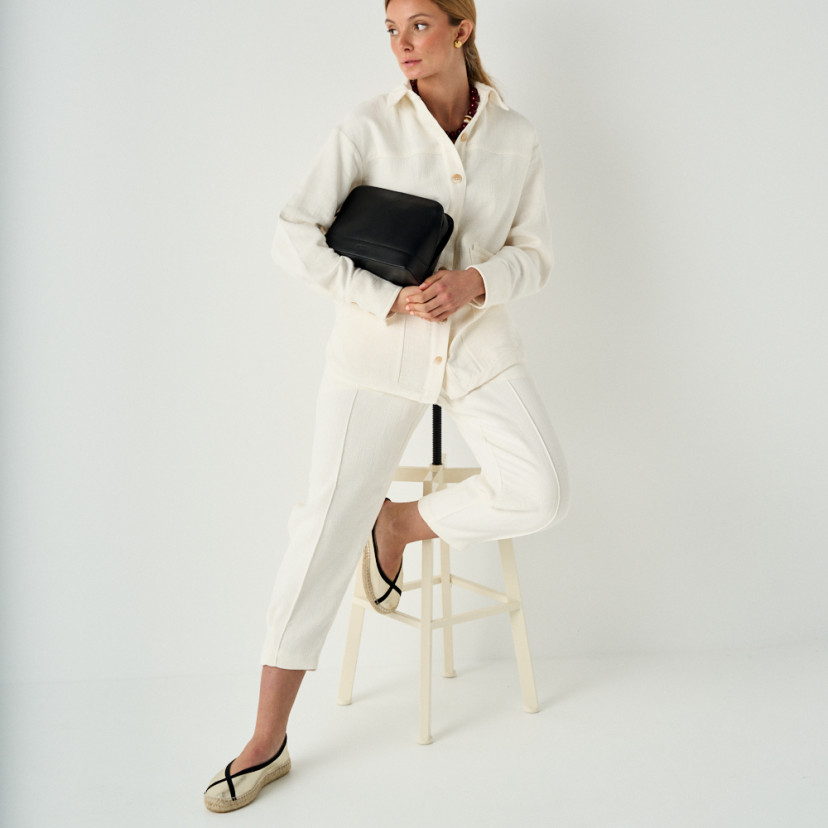 Gaia platinum ballerina espadrille, full shot with leather handbag on the arm - MONPIEL