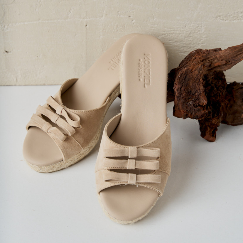 Brisa beige bow heel espadrille with front view close-up - MONPIEL