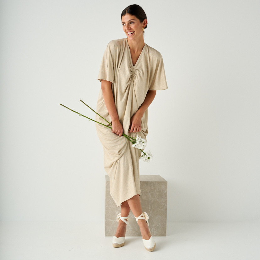 Mother-of-pearl leather bridal wedge espadrille with front view, full shot of the model standing with flowers in hand - MONPIEL
