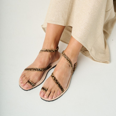 Milos leather sandal with straps in leather color, overhead view on white floor - MONPIEL 2