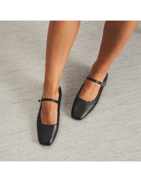 Carlota strap Mary Jane in black, overhead view, close-up - MONPIEL Carlota strap Mary Jane in black, overhead view, close-up - MONPIEL