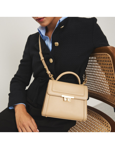 Small 60's leather handbag for women in beige, worn crossbody, close-up - MONPIEL