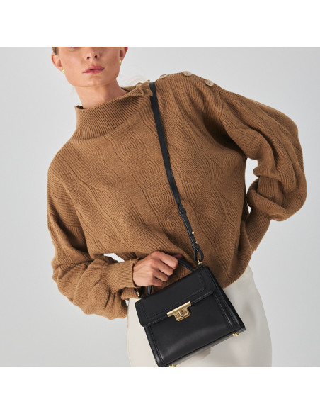 Kleine 60er Jahre Lederhandtasche für Damen in Schwarz, über der Schulter getragen, Frontalansicht, Mittelaufnahme - MONPIEL