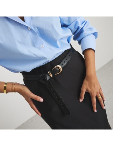 Black leather heart belt, front view, tilted image - MONPIEL Black leather heart belt, front view, tilted image - MONPIEL