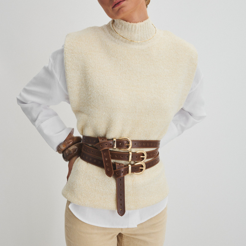 Leather heart belt in leather color with three belt details, front view, mid shot - MONPIEL