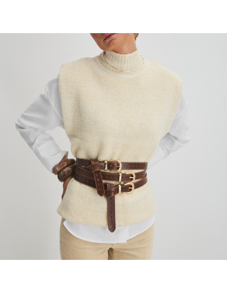 Leather heart belt in leather color with three belt details, front view, mid shot - MONPIEL