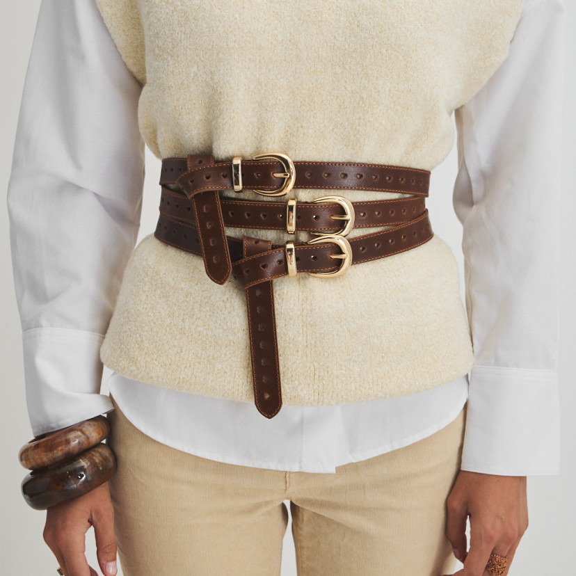 Leather heart belt in leather color, front view close-up, three belts - MONPIEL