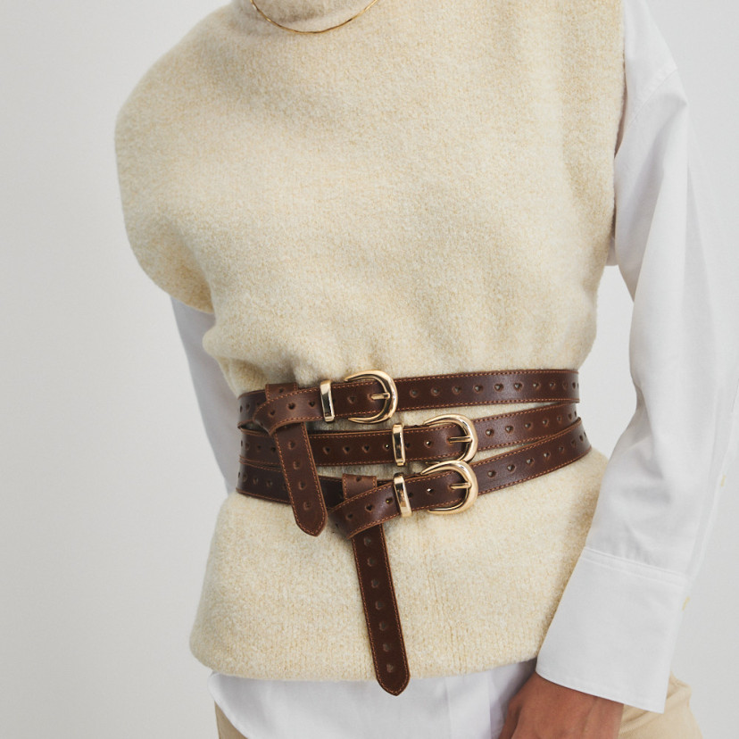 Leather heart belt in leather color, front view close-up, three belts - MONPIEL