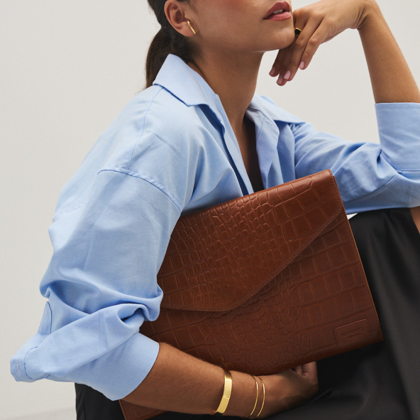 Elegance Coco leather laptop sleeve in leather color, front view close-up under the arm - MONPIEL