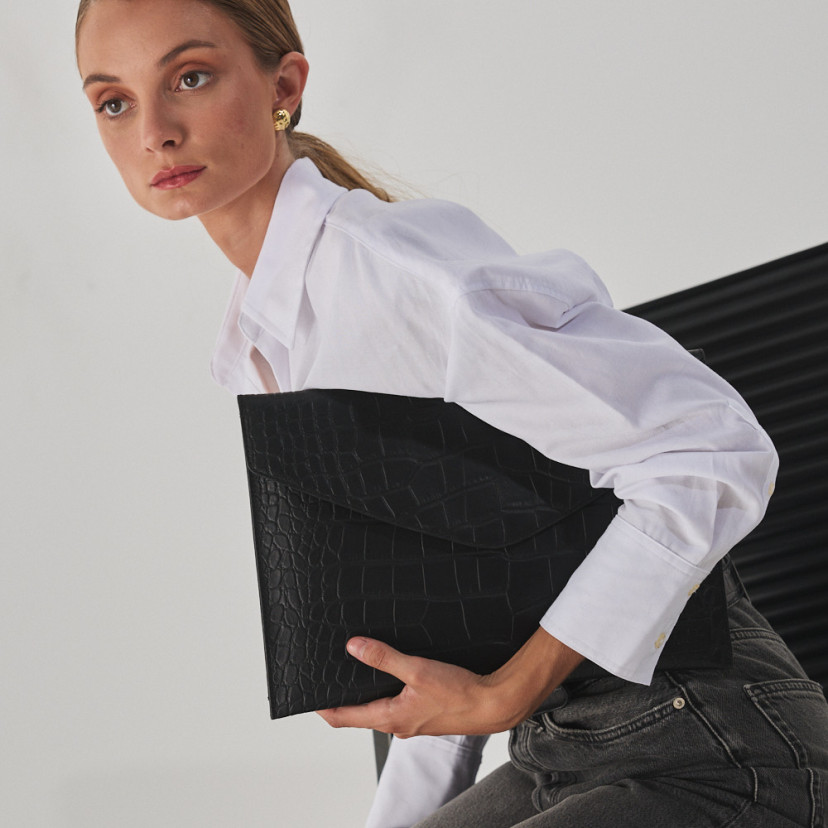 Elegance Coco leather laptop sleeve in black, front view under the arm - MONPIEL