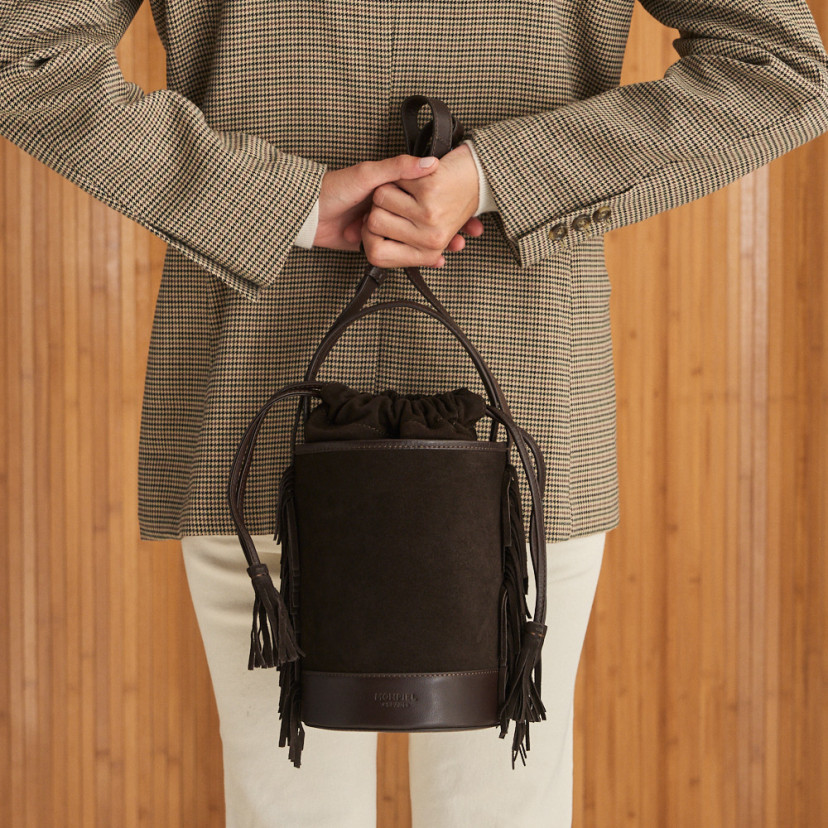 Small Roma leather fringe bucket bag in brown suede, front view, on the back - MONPIEL