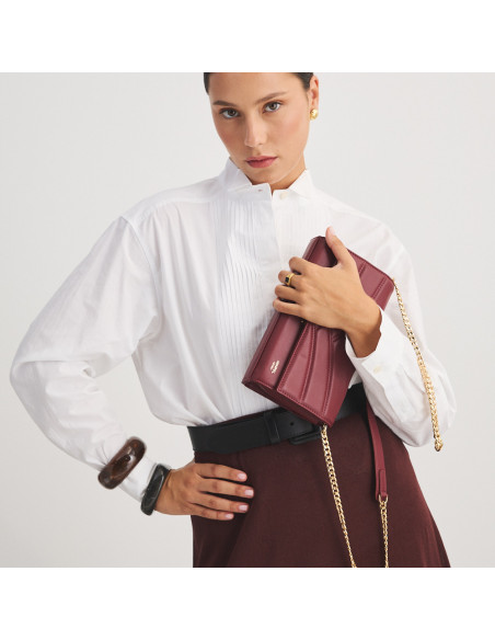 Venecia burgundy leather clutch bag for women, held in hand, medium shot - MONPIEL