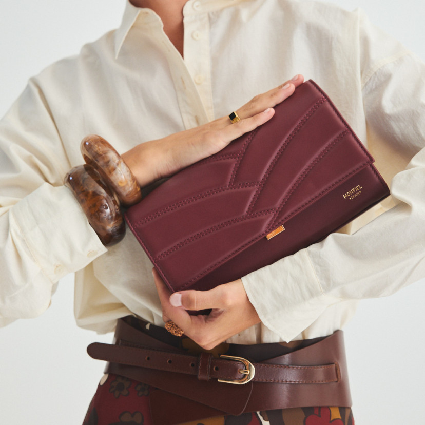 Venice burgundy leather handheld purse for women, held between the hands, close-up - MONPIEL