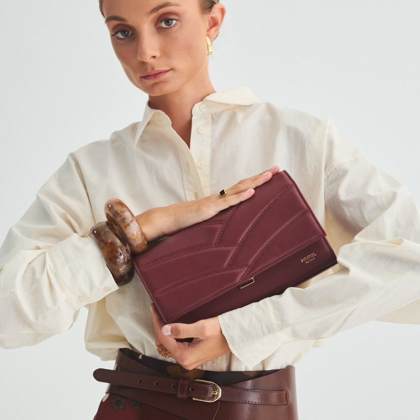 Venice burgundy leather handheld purse for women, held between the hands, close-up - MONPIEL