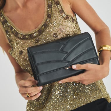 Venice black leather handheld purse for women, held in hand, close-up - MONPIEL 2