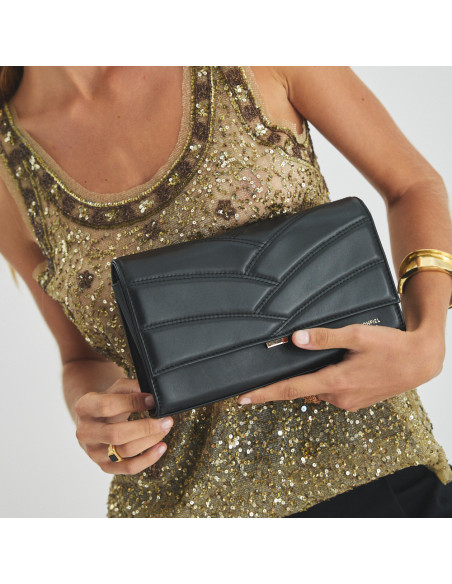 Venecia black leather clutch bag for women, held in hand, close-up - MONPIEL