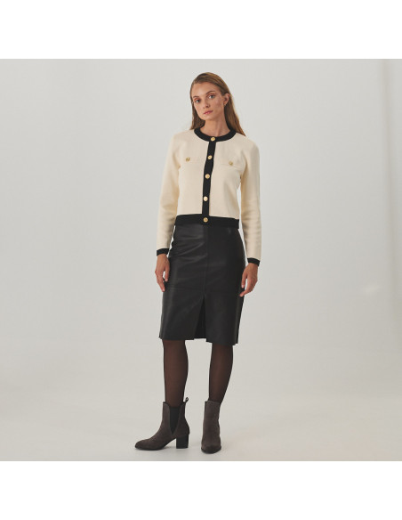 Bottine en cuir gris suédé Marcela, plan large du modèle debout - MONPIEL