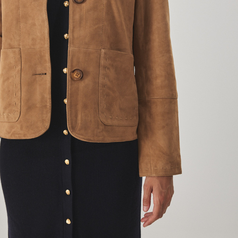 Camel leather women's jacket with stitching, close-up of pocket and sleeve stitching details - MONPIEL