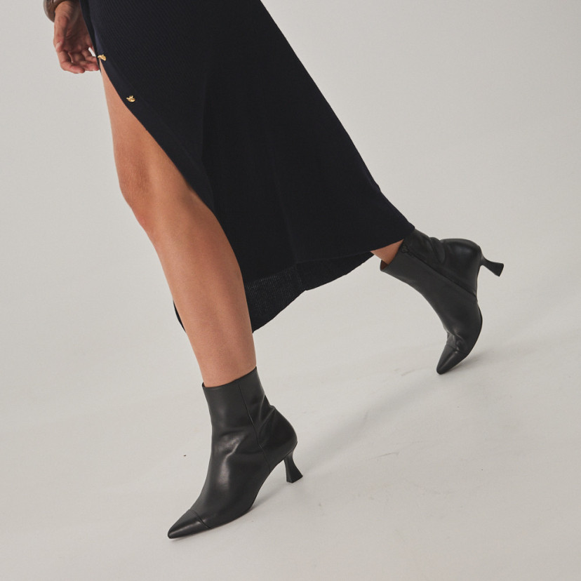 Jimena pointed-toe leather ankle boot in black, perspective view, slightly tilted image - MONPIEL