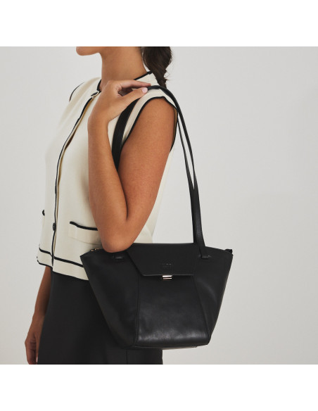 Leather tote bag for women Paris in black, front view, hanging on the shoulder - MONPIEL