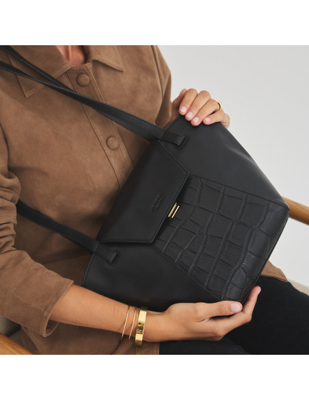 Leather tote bag for women Paris in black crocodile pattern, close-up, tilted over the hands - MONPIEL