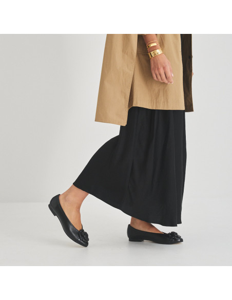 Ameliè patent leather ballerina with floral toe in black, profile view, walking medium shot - MONPIEL