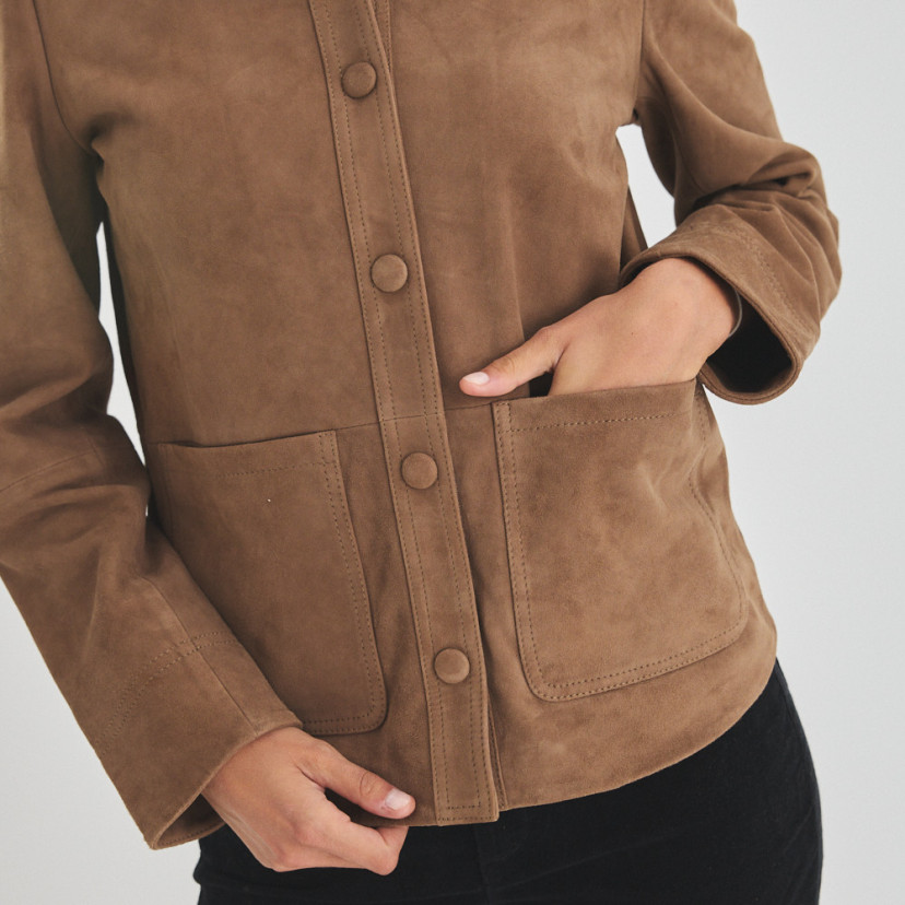 Women's leather jacket with covered buttons in tobacco color with front view, button details and pockets - MONPIEL