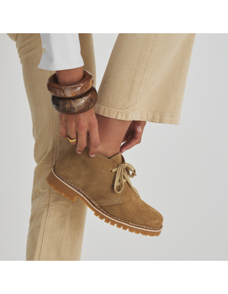 Heidi sand-colored leather ankle boot, profile view, close-up - MONPIEL