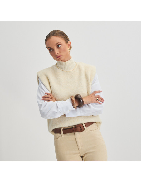 Brown leather belt with covered buckle, worn over corduroy pants, front and wide view, model standing - MONPIEL Brown leather belt with covered buckle, worn over corduroy pants, front and wide view, model standing - MONPIEL