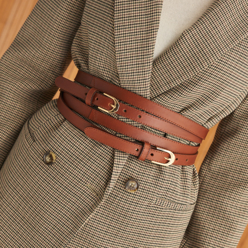Double loop leather belt in leather color with front view over houndstooth jacket, two belt detail - MONPIEL