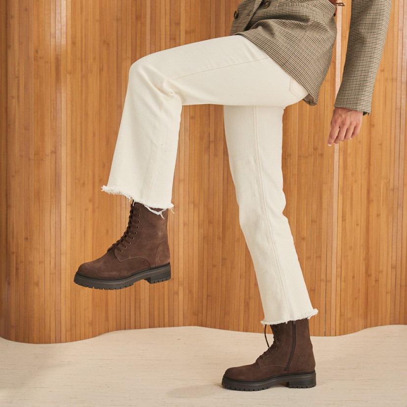 Camila lace-up ankle boot in brown suede, medium shot of the model with knee up, side view - MONPIEL