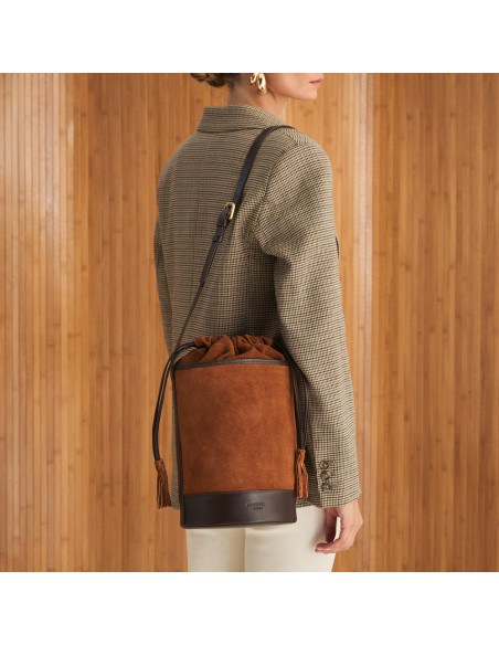 Round cube-shaped suede leather bag in tan, hanging on the shoulder - MONPIEL