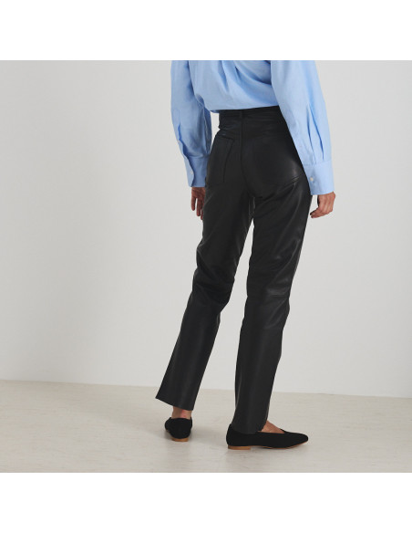 Black leather pants with rear view, medium shot - MONPIEL