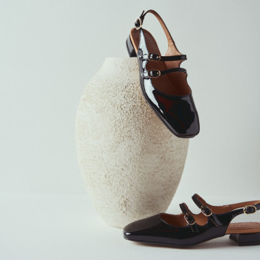 Lolina backless Mary Jane in black resting against the wall - MONPIEL 2