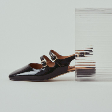 Lolina backless Mary Jane in black resting against the wall - MONPIEL 2