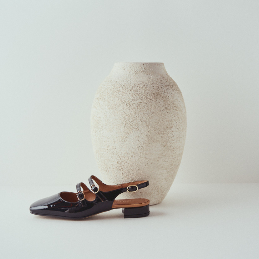 Lolina backless Mary Jane in black with side view in front of the vase - MONPIEL
